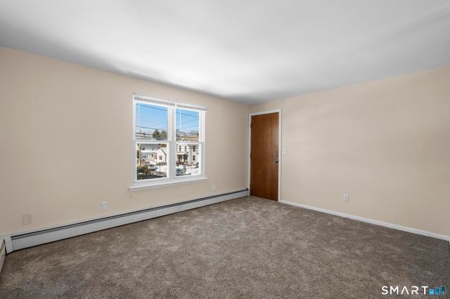 35 Woodlawn Avenue, Ansonia, CT 06401