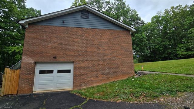 1578 Twin Oaks Drive, King, NC 27021