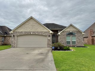 2805 Terrace Avenue, Groves, TX 77619