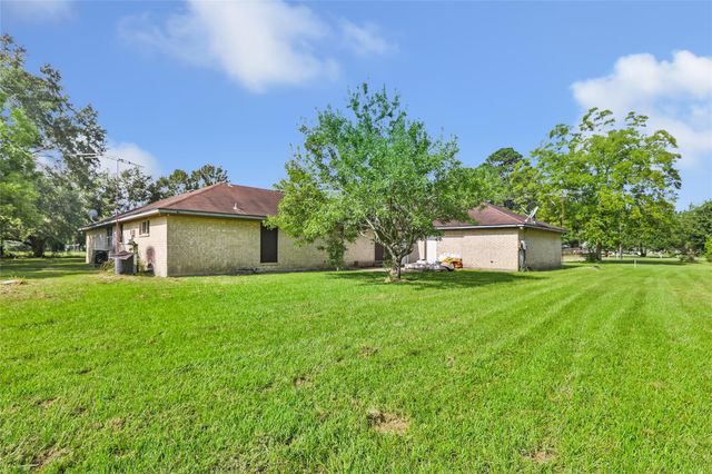 346 County Road 2270, Cleveland, TX 77327