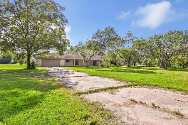 346 County Road 2270, Cleveland, TX 77327