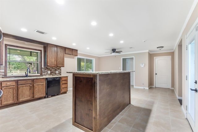 346 County Road 2270, Cleveland, TX 77327