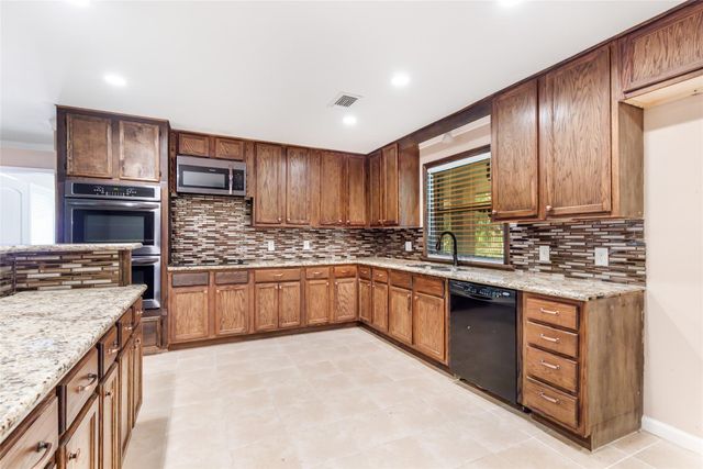 346 County Road 2270, Cleveland, TX 77327