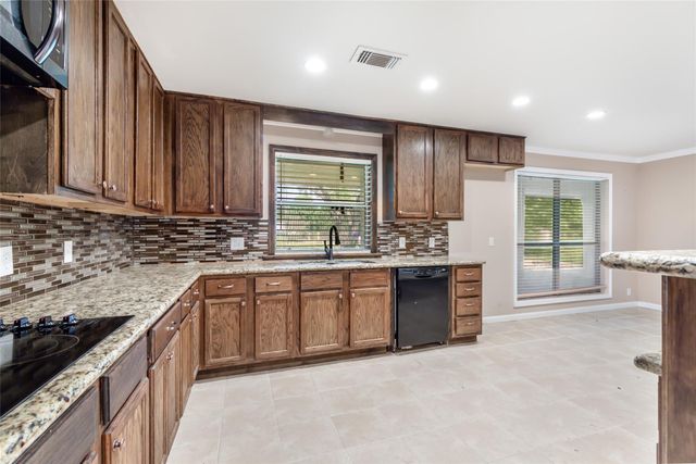 346 County Road 2270, Cleveland, TX 77327