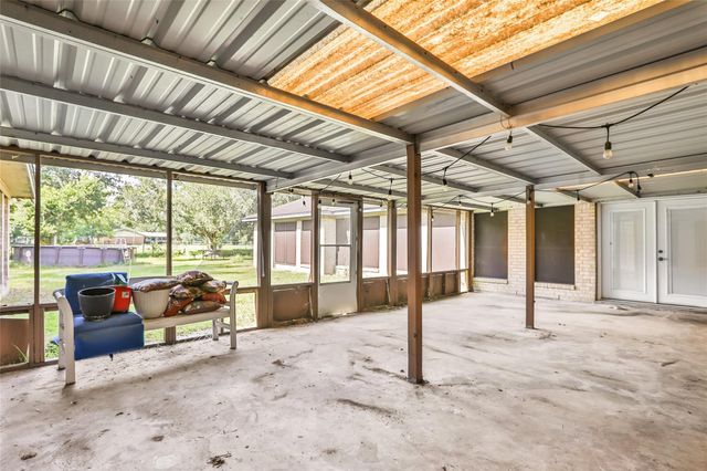 346 County Road 2270, Cleveland, TX 77327