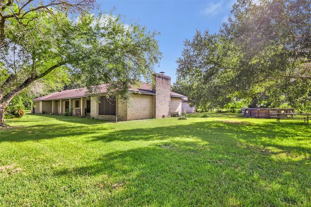 346 County Road 2270, Cleveland, TX 77327
