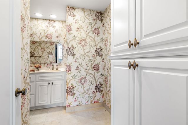 6335 W Northwest Highway 2015, Dallas, TX 75225