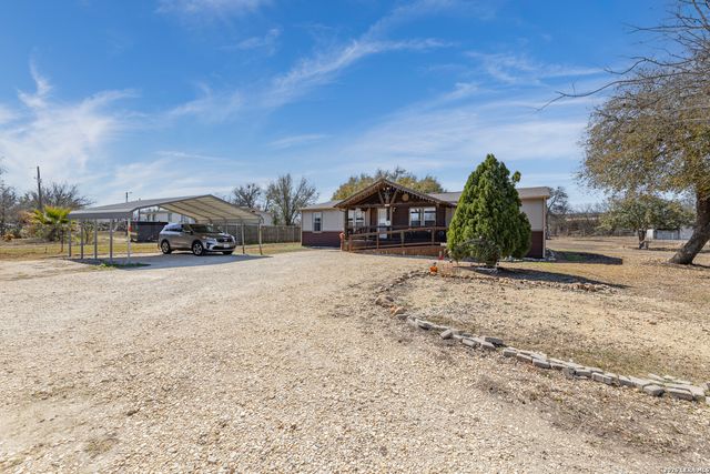494 County Road 4638, Hondo, TX 78861
