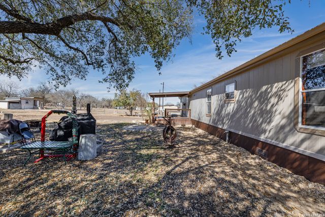 494 County Road 4638, Hondo, TX 78861