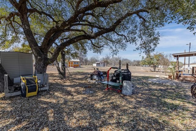 494 County Road 4638, Hondo, TX 78861