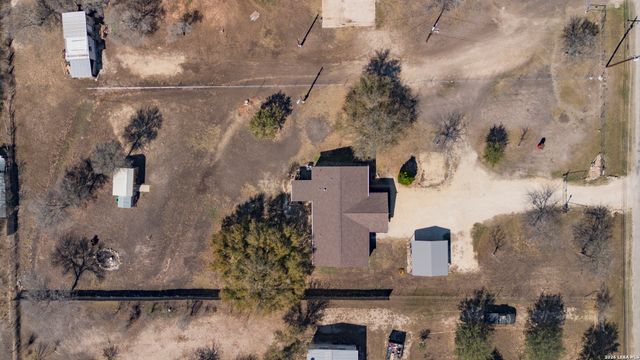 494 County Road 4638, Hondo, TX 78861