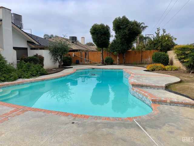 7712 Jensen Avenue, Bakersfield, CA 93308