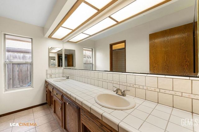 7712 Jensen Avenue, Bakersfield, CA 93308