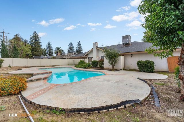 7712 Jensen Avenue, Bakersfield, CA 93308