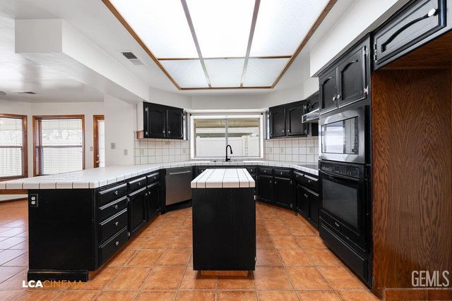 7712 Jensen Avenue, Bakersfield, CA 93308