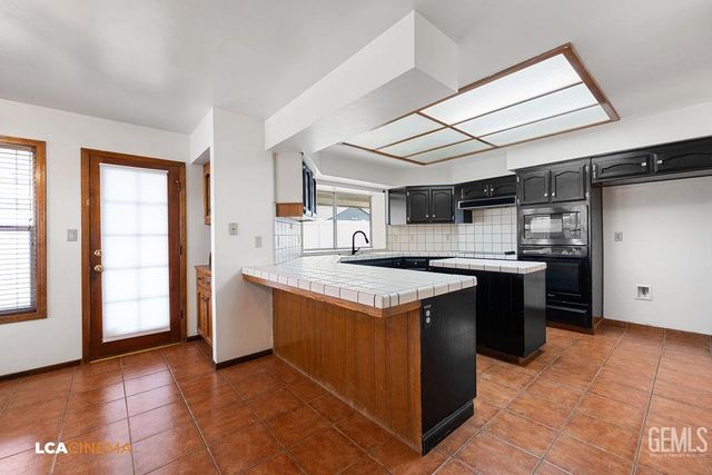 7712 Jensen Avenue, Bakersfield, CA 93308