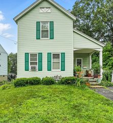 17 Manchester St, Leominster, MA 01453