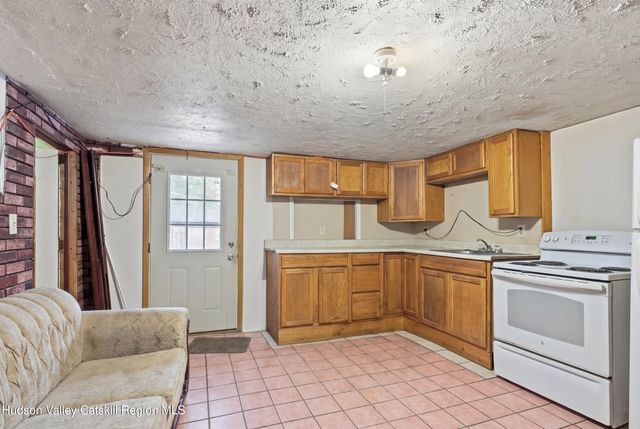 5562 New York 9g, Livingston, NY 12534