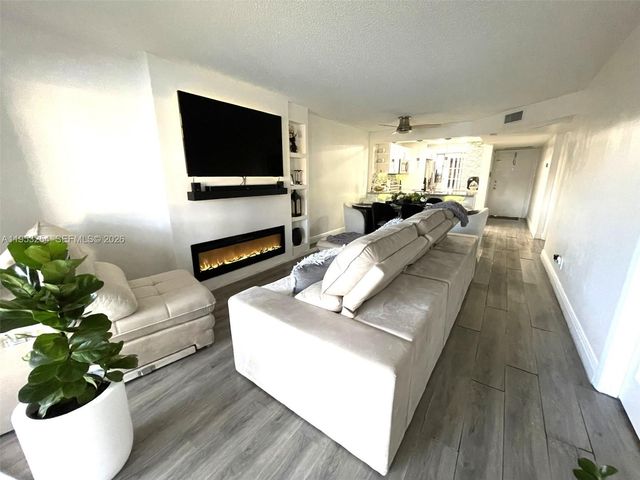 7920 N Colony Cir N 109, Tamarac, FL 33321