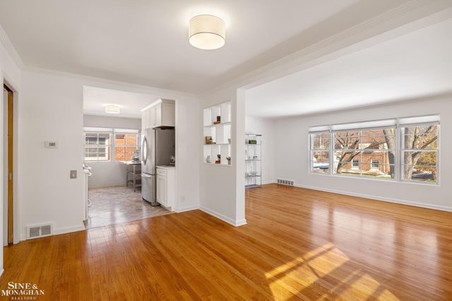 815 Harcourt Road, Grosse Pointe Park, MI 48230