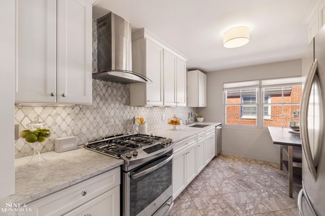 815 Harcourt Road, Grosse Pointe Park, MI 48230