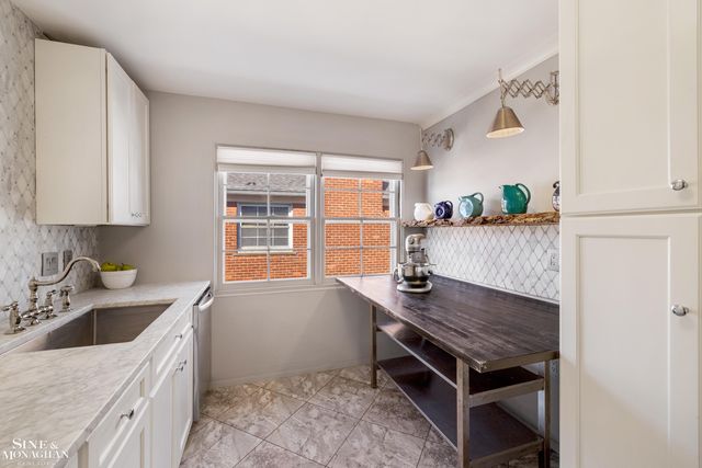 815 Harcourt Road, Grosse Pointe Park, MI 48230