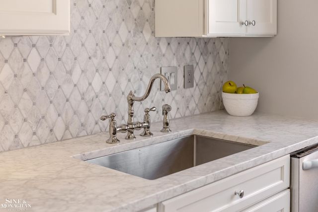 815 Harcourt Road, Grosse Pointe Park, MI 48230