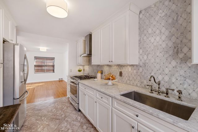 815 Harcourt Road, Grosse Pointe Park, MI 48230