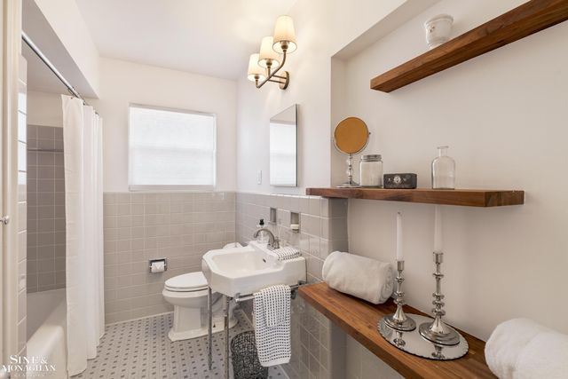 815 Harcourt Road, Grosse Pointe Park, MI 48230