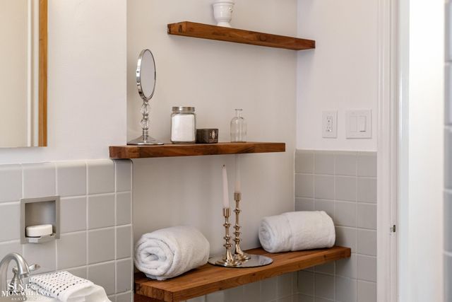 815 Harcourt Road, Grosse Pointe Park, MI 48230