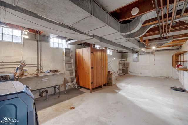 815 Harcourt Road, Grosse Pointe Park, MI 48230