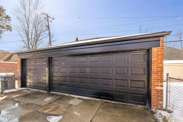 815 Harcourt Road, Grosse Pointe Park, MI 48230