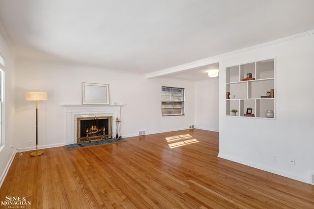 815 Harcourt Road, Grosse Pointe Park, MI 48230