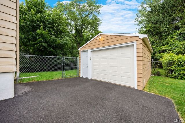 606 Boston Road, Salina, NY 13211