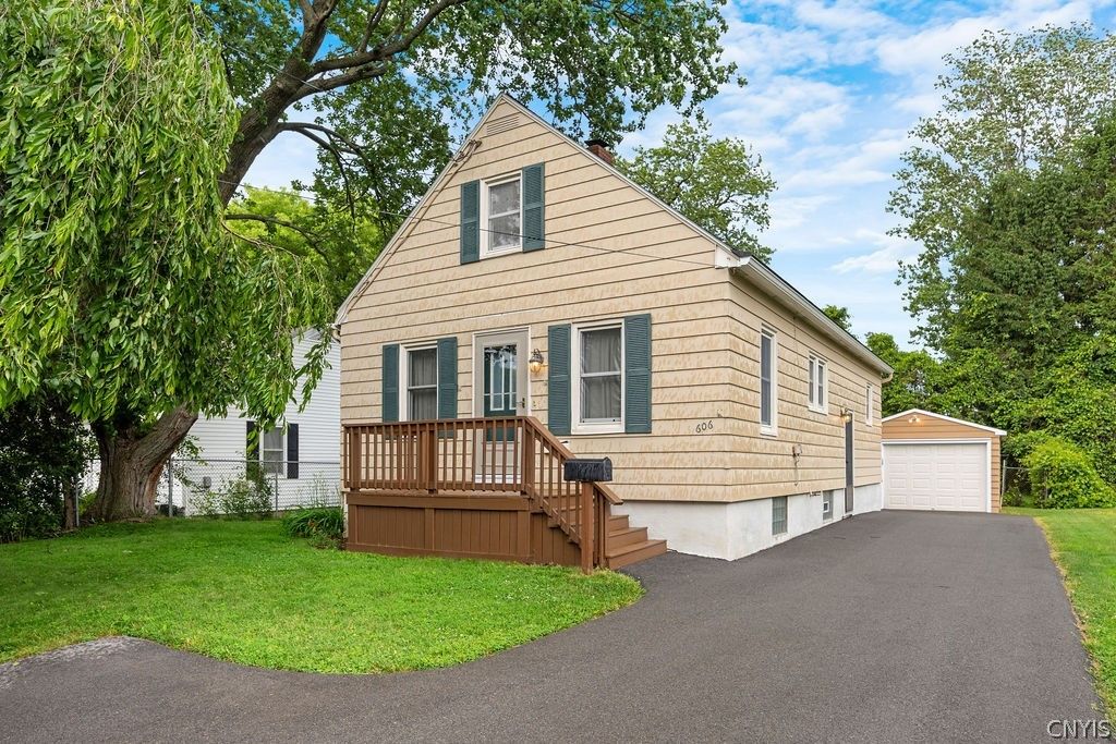 606 Boston Road, Salina, NY 13211