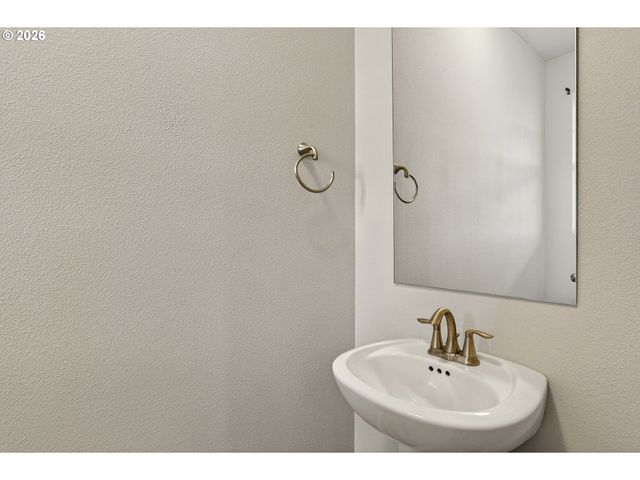 1939 Nw KENT St, Mc Minnville, OR 97128