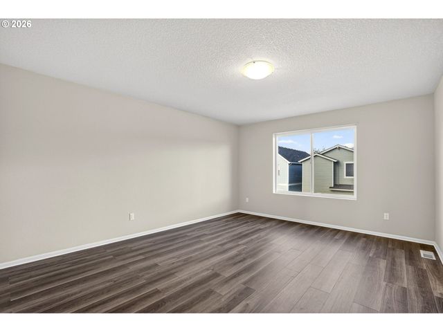 1939 Nw KENT St, Mc Minnville, OR 97128