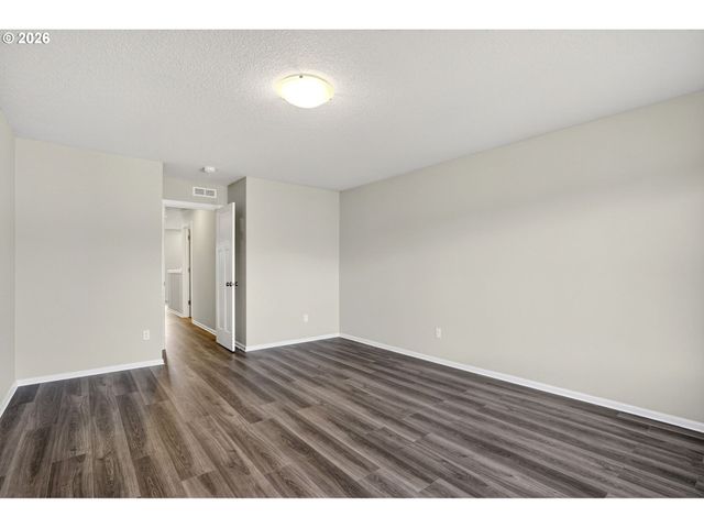 1939 Nw KENT St, Mc Minnville, OR 97128