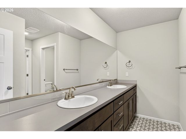 1939 Nw KENT St, Mc Minnville, OR 97128