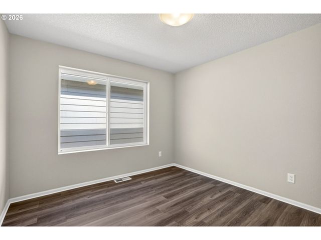 1939 Nw KENT St, Mc Minnville, OR 97128