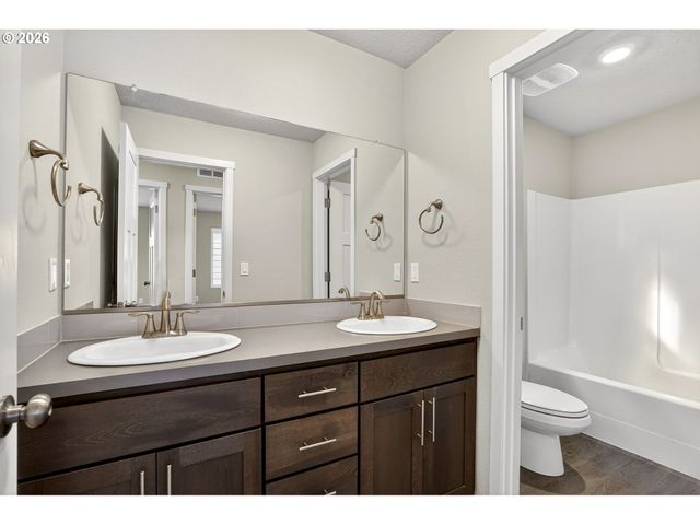 1939 Nw KENT St, Mc Minnville, OR 97128