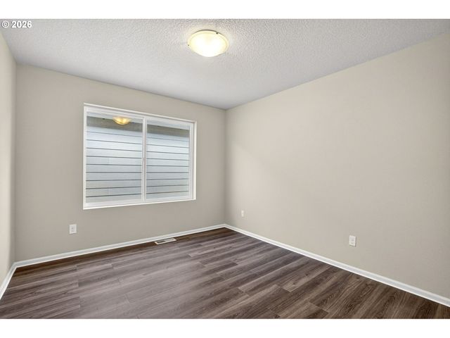 1939 Nw KENT St, Mc Minnville, OR 97128