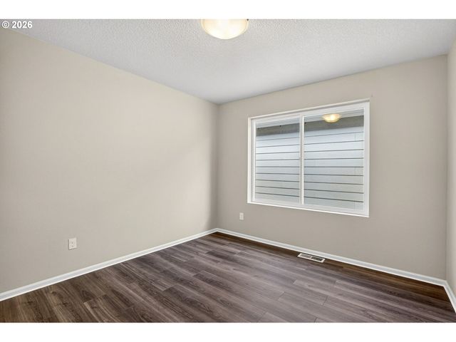 1939 Nw KENT St, Mc Minnville, OR 97128