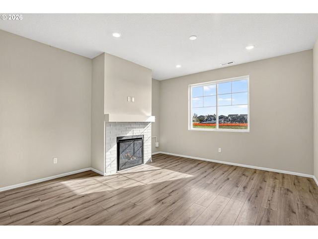 1939 Nw KENT St, Mc Minnville, OR 97128