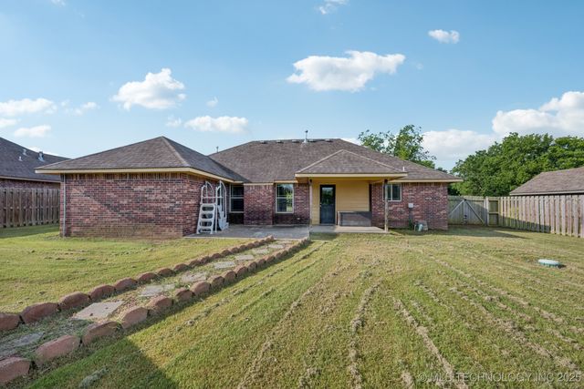 112 W 60th Place S, Muskogee, OK 74401