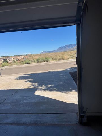 1919 Cam Fella Street SE, Albuquerque, NM 87123