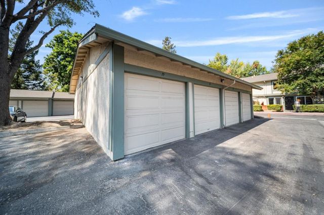 2697 Lone Bluff Way, San Jose, CA 95111