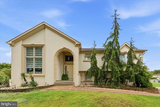 17 JOHN PAUL DR, Hamilton, NJ 08690