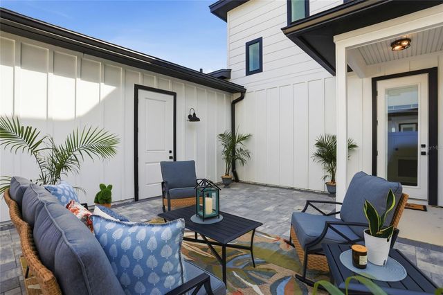 1012 FARMSTEAD STREET, Eustis, FL 32736