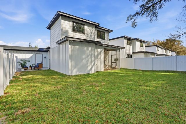 1012 FARMSTEAD STREET, Eustis, FL 32736